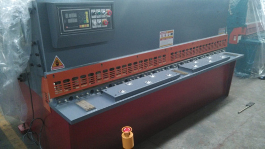 Гильотинные ножницы Quasar QC12Y-4х2500  Иркутск